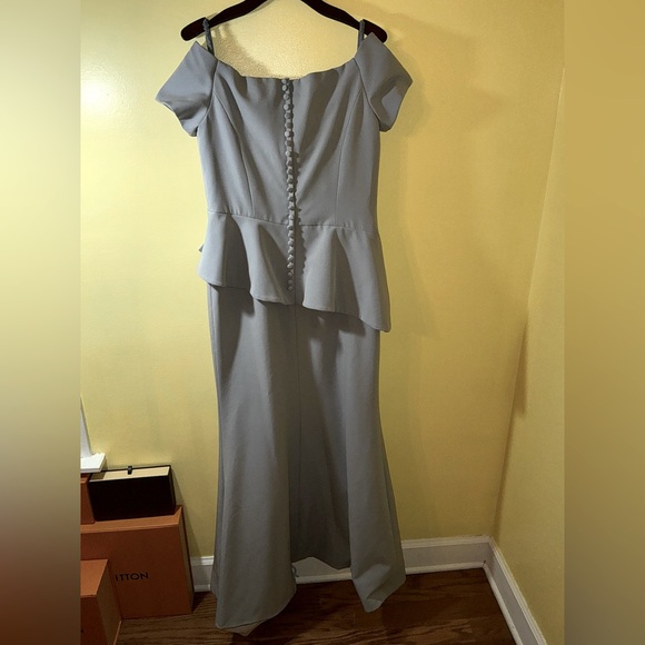 ALEXANDER BY DAYMOR Formal Dress Size 10 - Picture 4 of 9